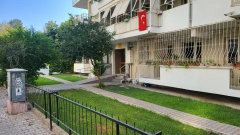 MUSTAFA ALPHAN PARKI YANINDA ARA KAT GENİŞ 2+1 KİRALIK DAİRE — fotoğraf 2