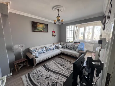 BORNOVA ÇAMDİBİ'NDE EŞYALI 1+1 SATILIK DAİRE — fotoğraf 4