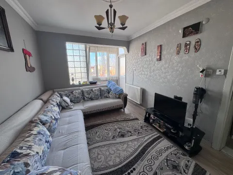 BORNOVA ÇAMDİBİ'NDE EŞYALI 1+1 SATILIK DAİRE — fotoğraf 3