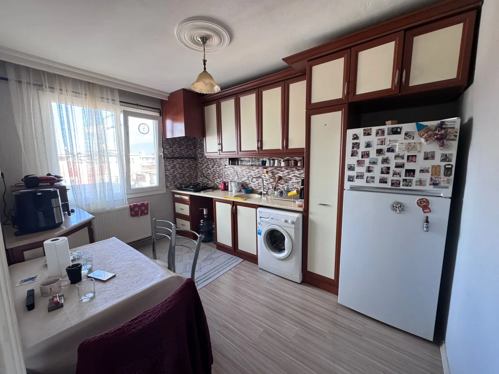 BORNOVA ÇAMDİBİ'NDE EŞYALI 1+1 SATILIK DAİRE — fotoğraf 1